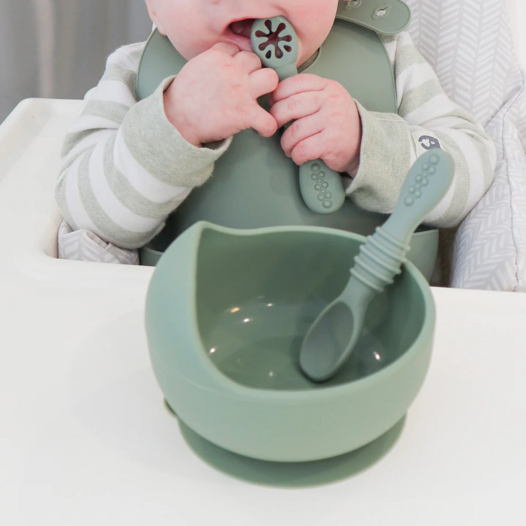 Suction bowl and training spoons